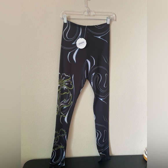 Maisie Wilen body shop leggings in Aura black size S